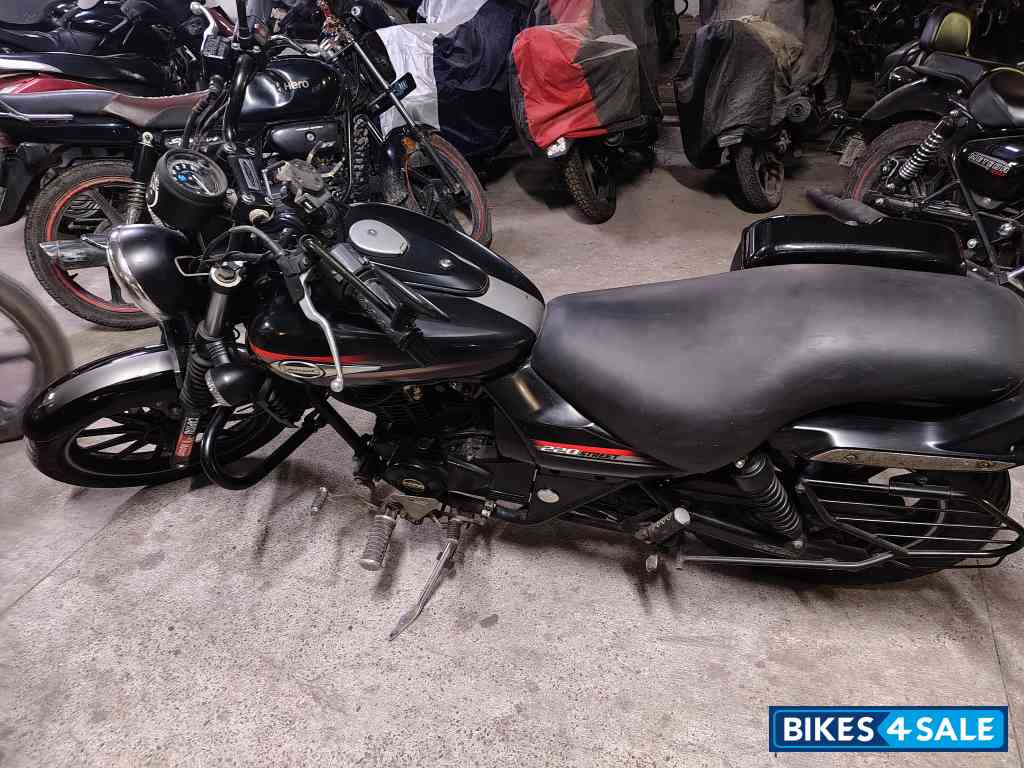 Black Bajaj Avenger Street 220