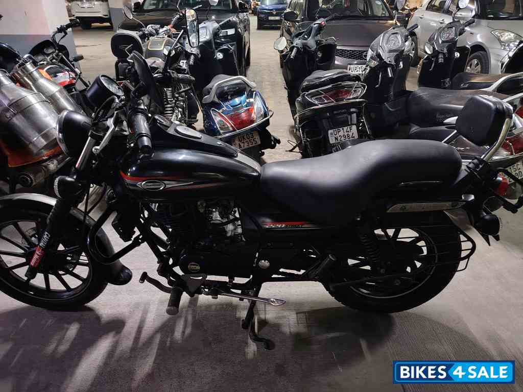 Black Bajaj Avenger Street 220