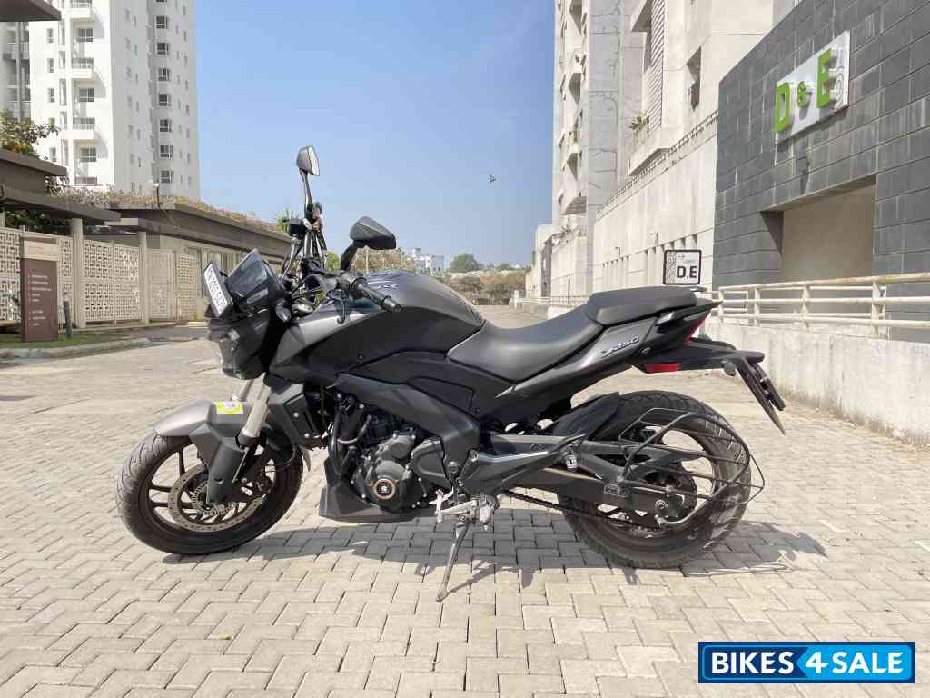 Matte Black Bajaj Dominar 250