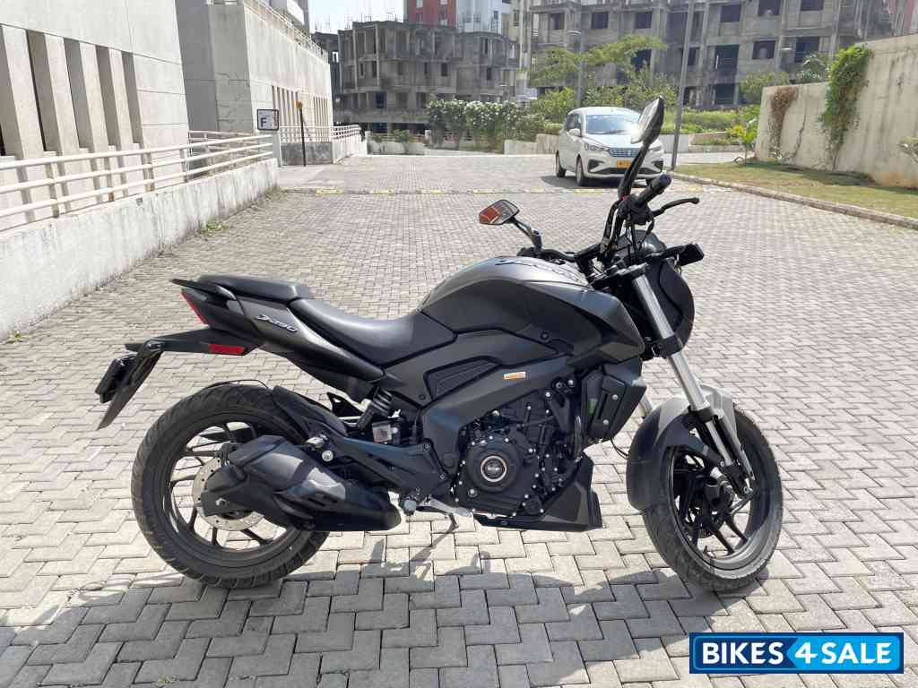 Matte Black Bajaj Dominar 250
