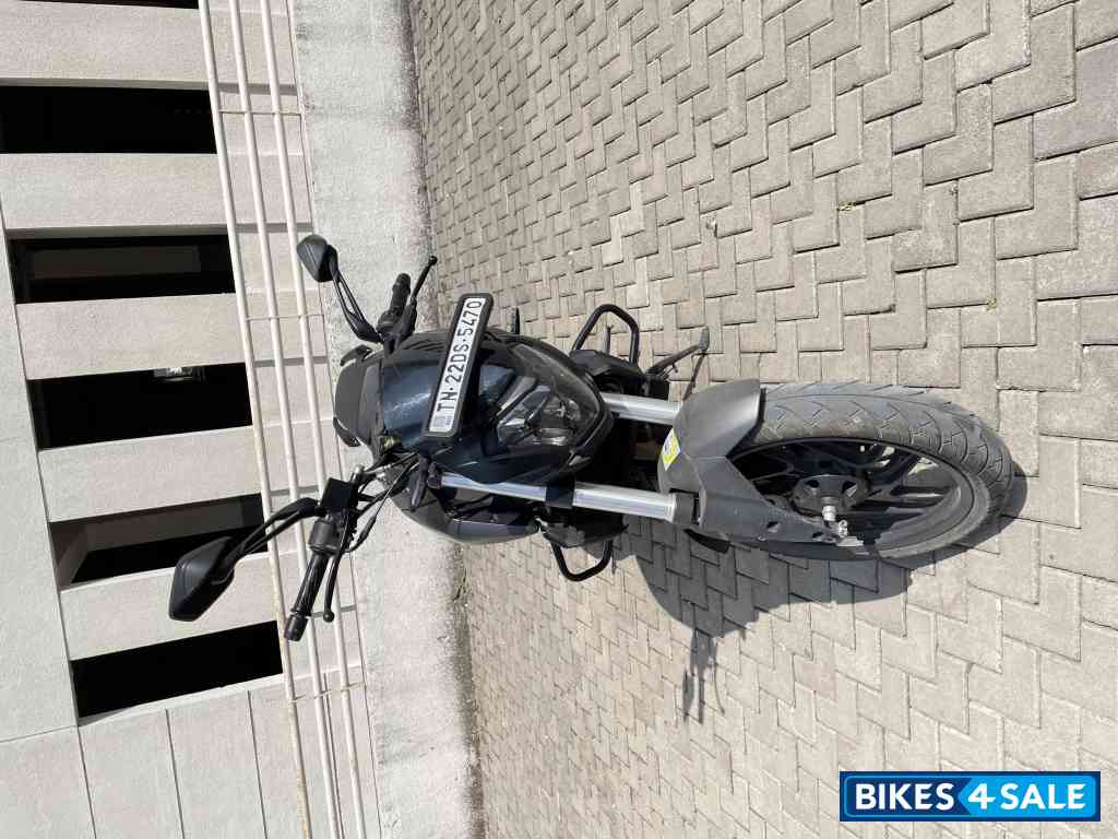 Matte Black Bajaj Dominar 250