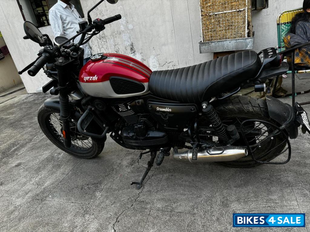 Red Yezdi Scrambler Dual Tone