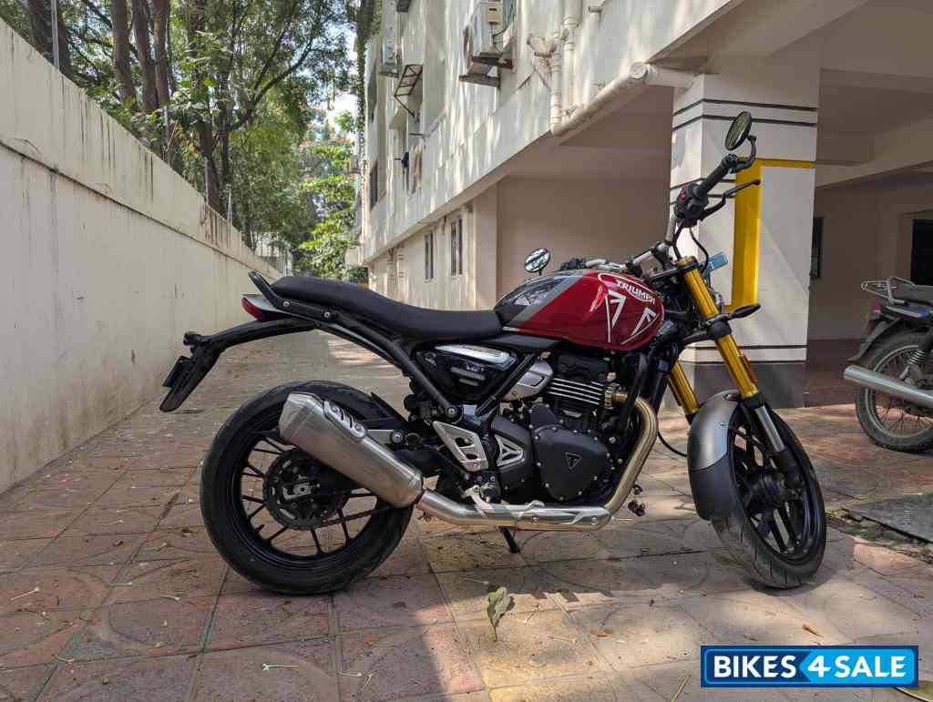 Carnival Red Triumph Speed 400