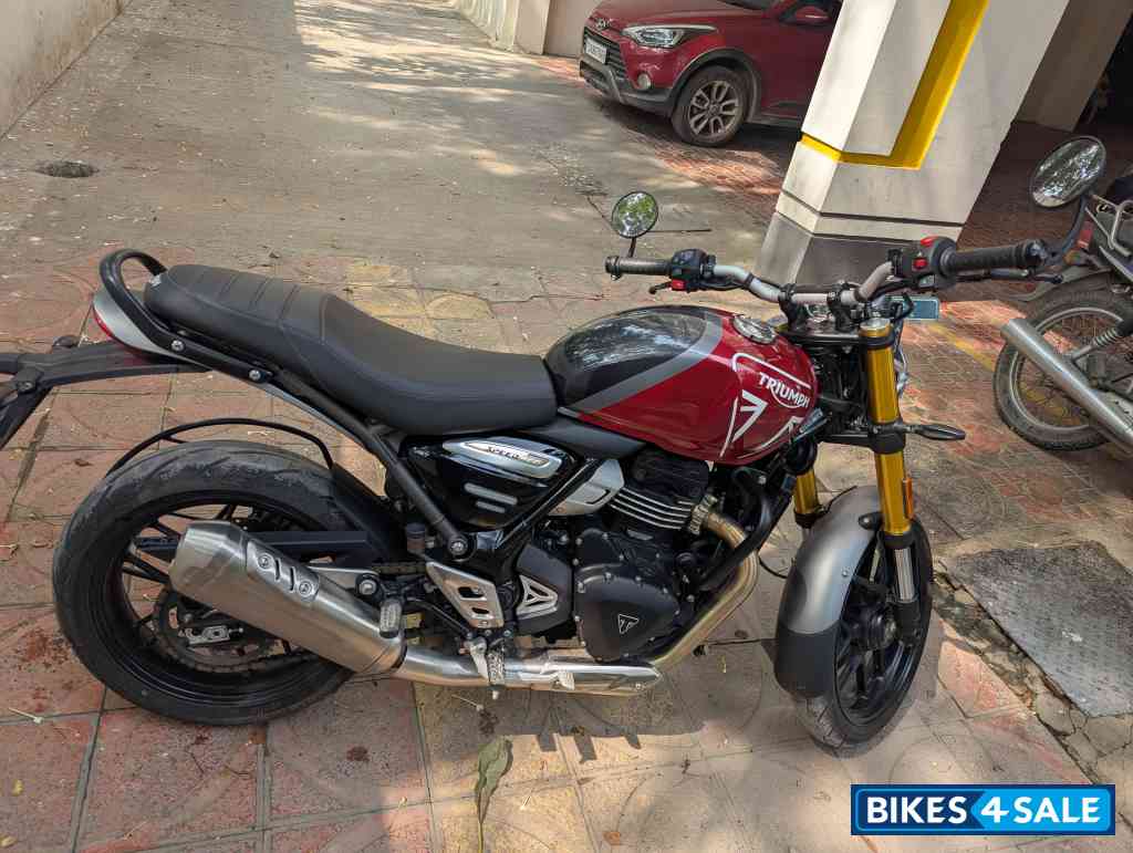 Carnival Red Triumph Speed 400