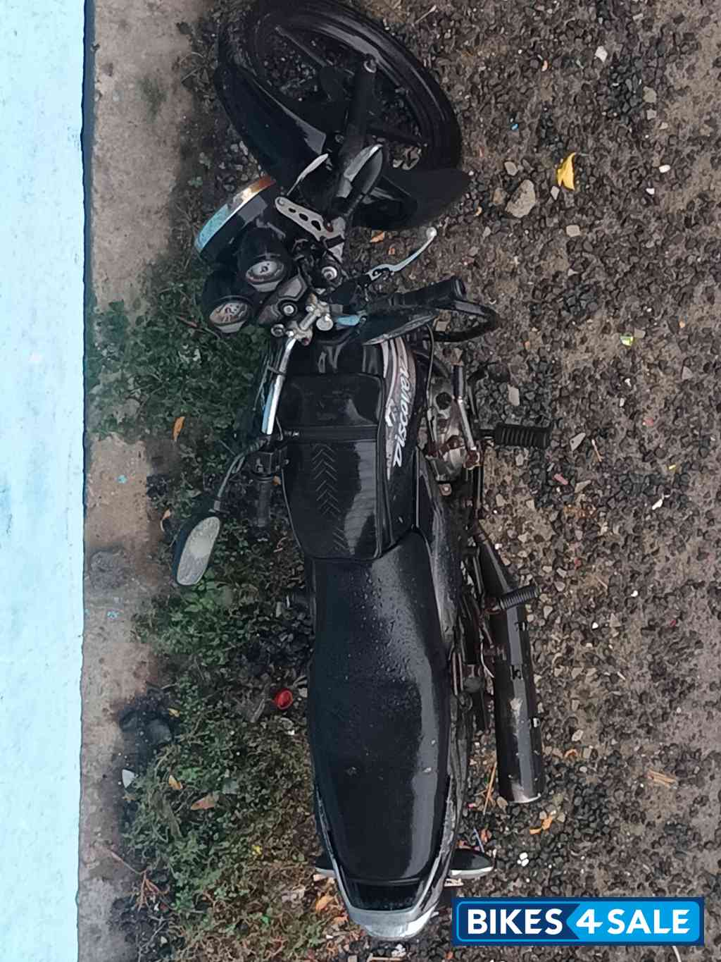 Red Bajaj Discover 100