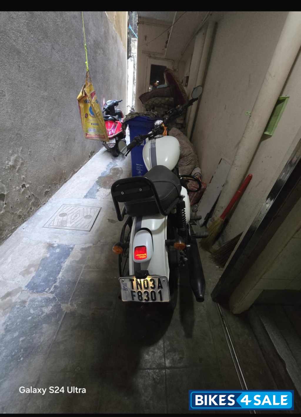 Jawa 42 Dual Channel ABS Sirius White