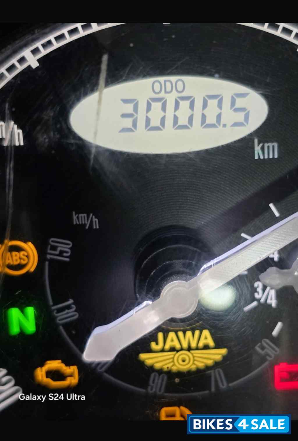 Jawa 42 Dual Channel ABS Sirius White
