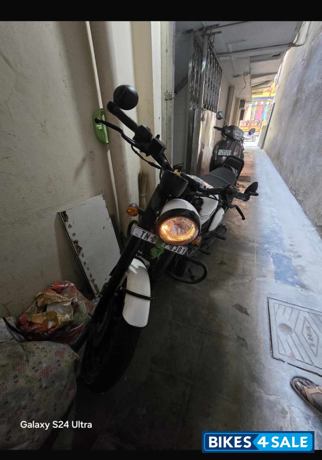 Jawa 42 Dual Channel ABS Sirius White