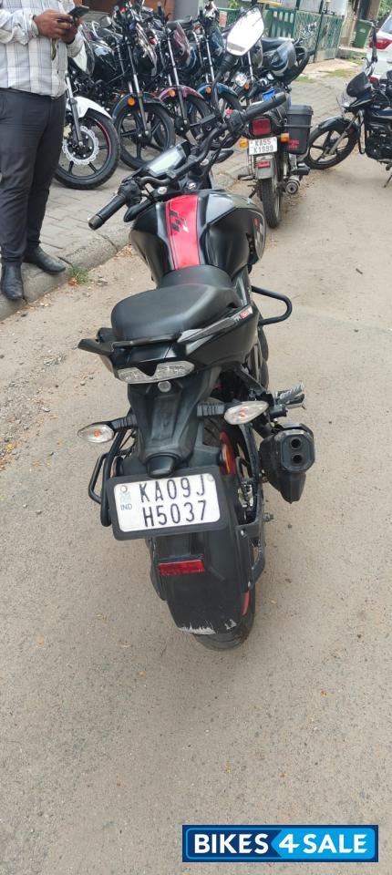 Black And Rend TVS Apache RTR 160 4V Special Edition