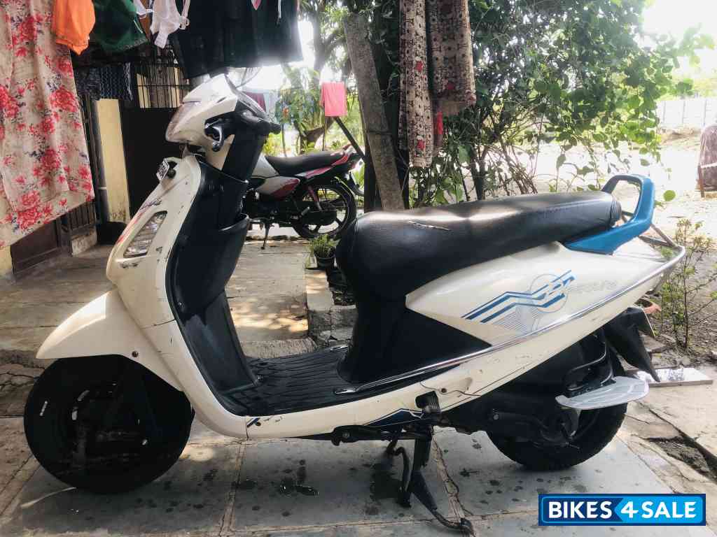 White Hero Pleasure White Hero Pleasure