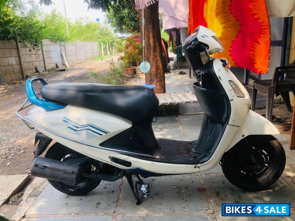 White Hero Pleasure White Hero Pleasure