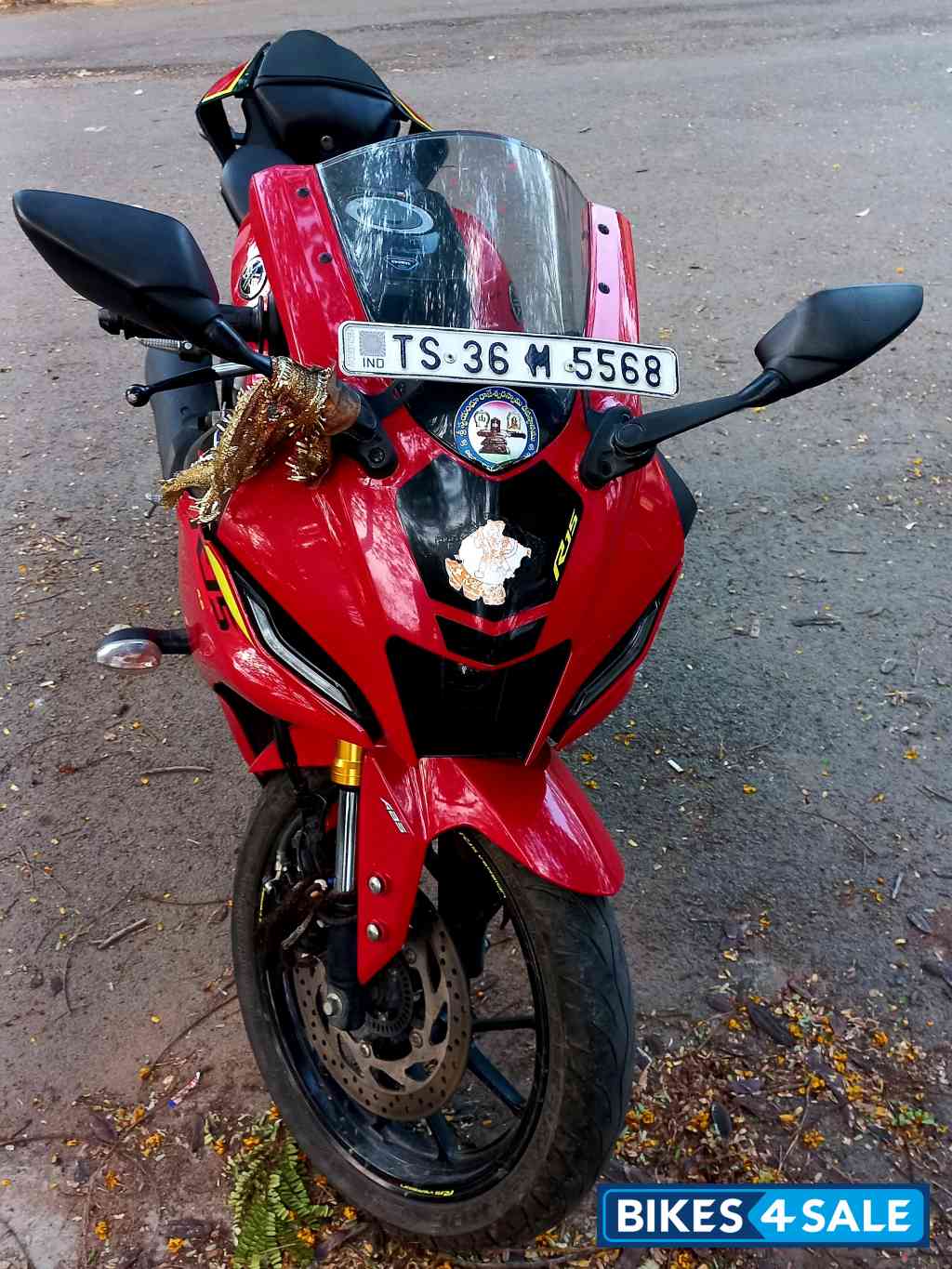 Red Yamaha R15 V4