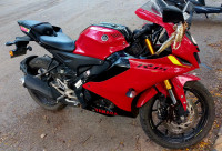 Red Yamaha R15 V4