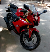 Red Yamaha R15 V4