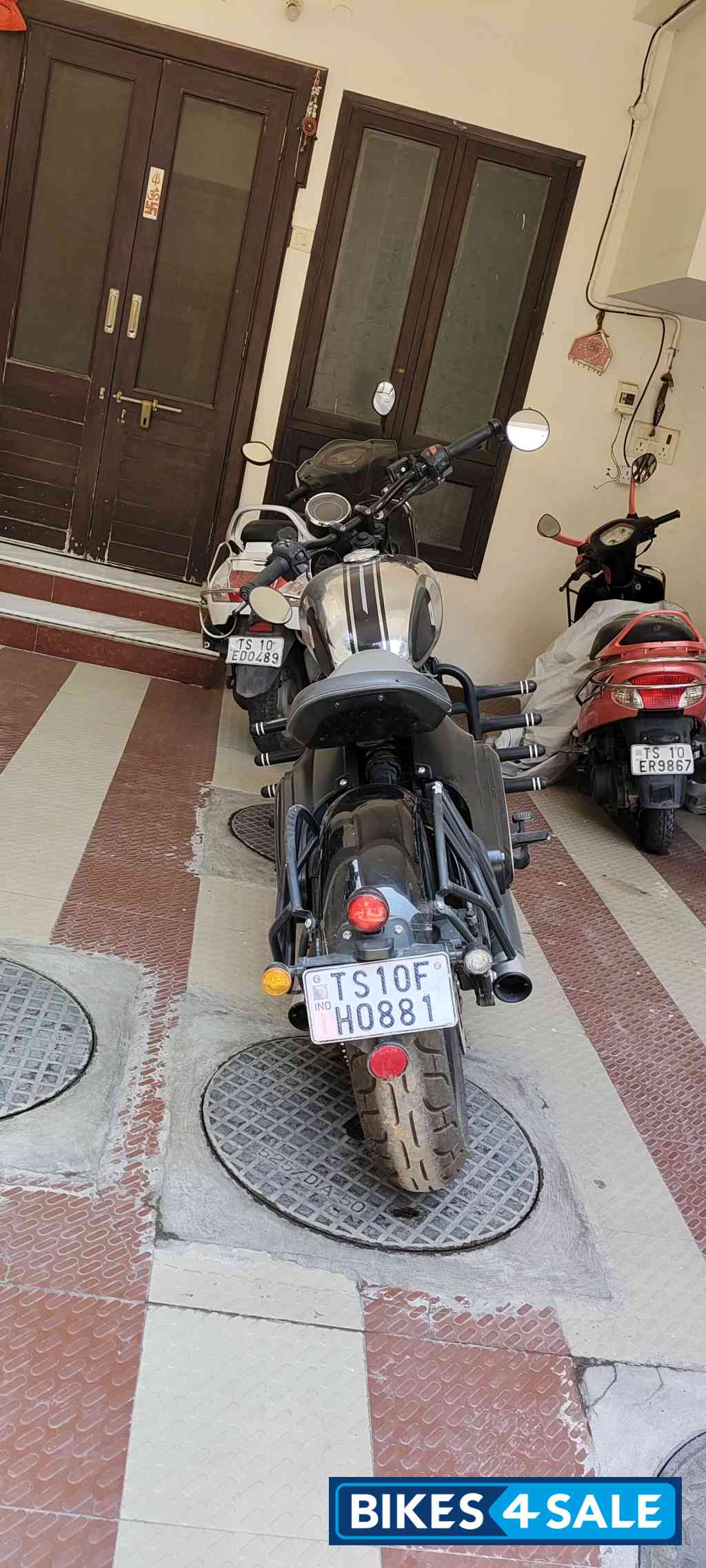 Jawa 42 Bobber Black Mirror