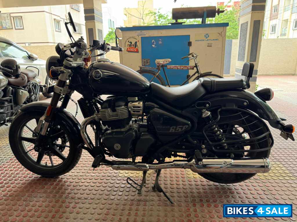 Stellar Black Royal Enfield Super Meteor 650