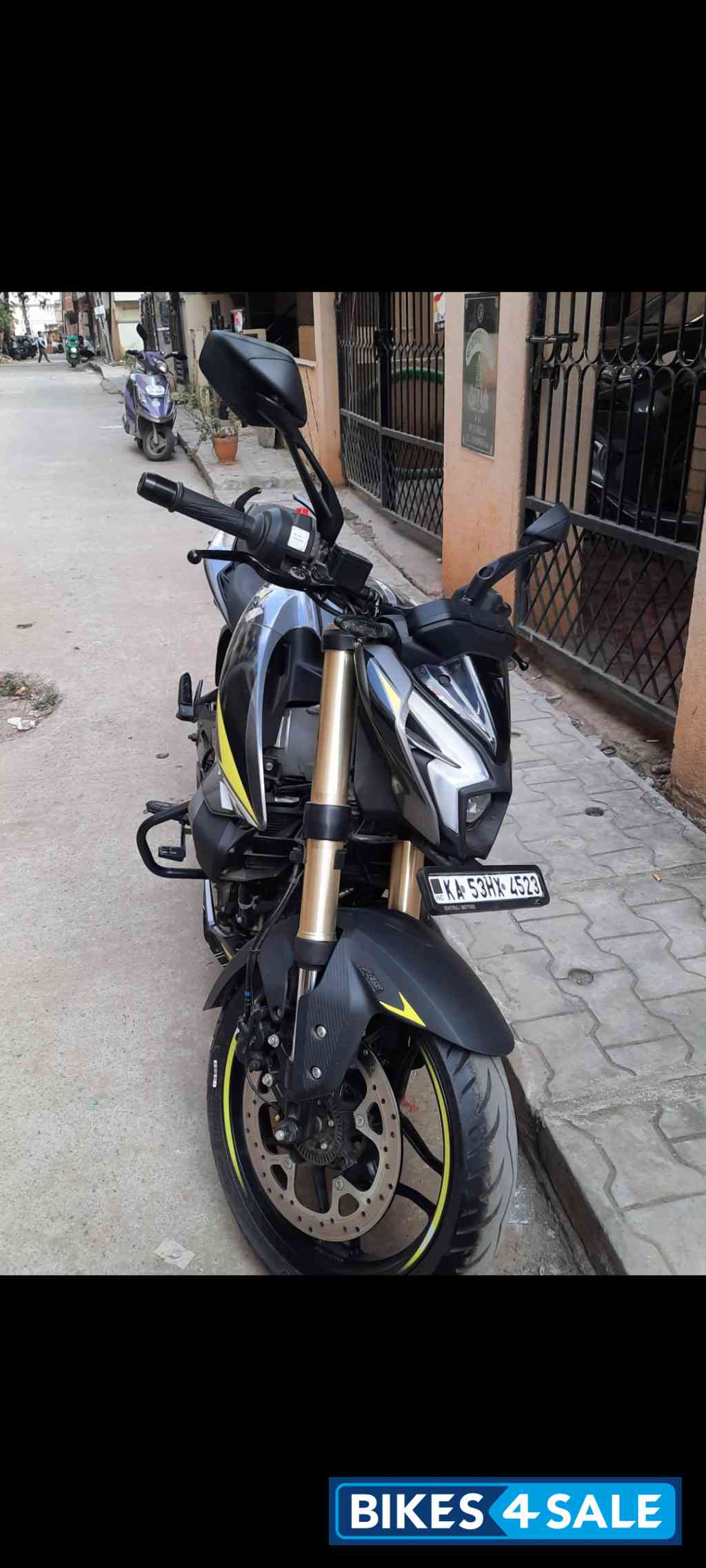Pewter Gloss Grey Bajaj Pulsar NS400Z