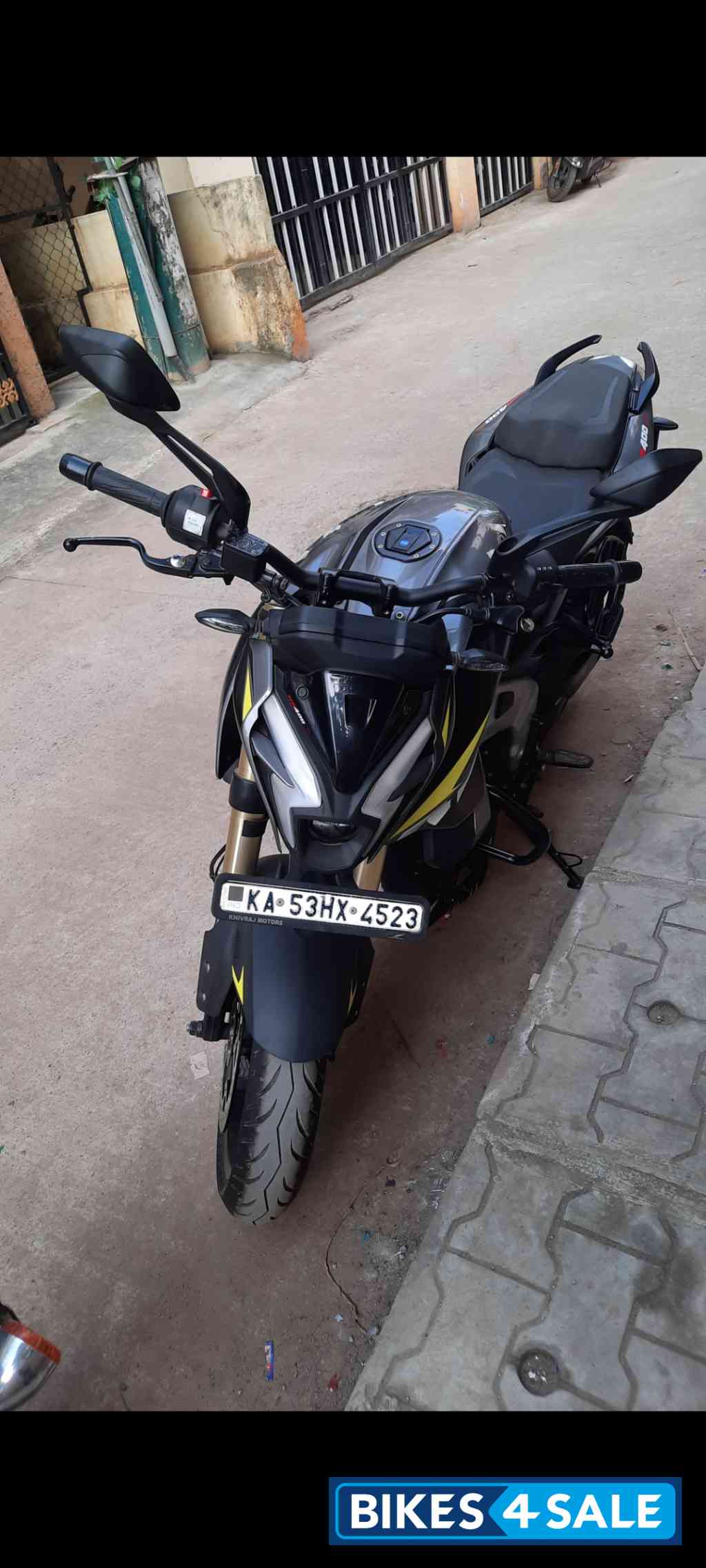 Pewter Gloss Grey Bajaj Pulsar NS400Z