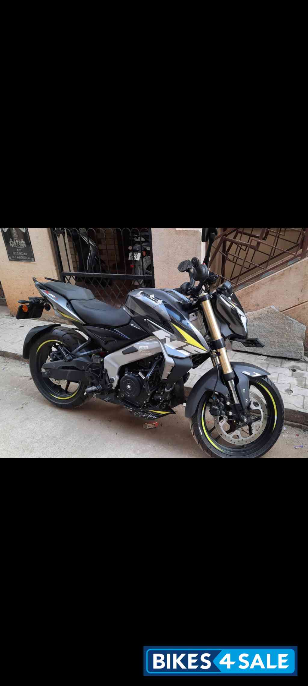 Pewter Gloss Grey Bajaj Pulsar NS400Z