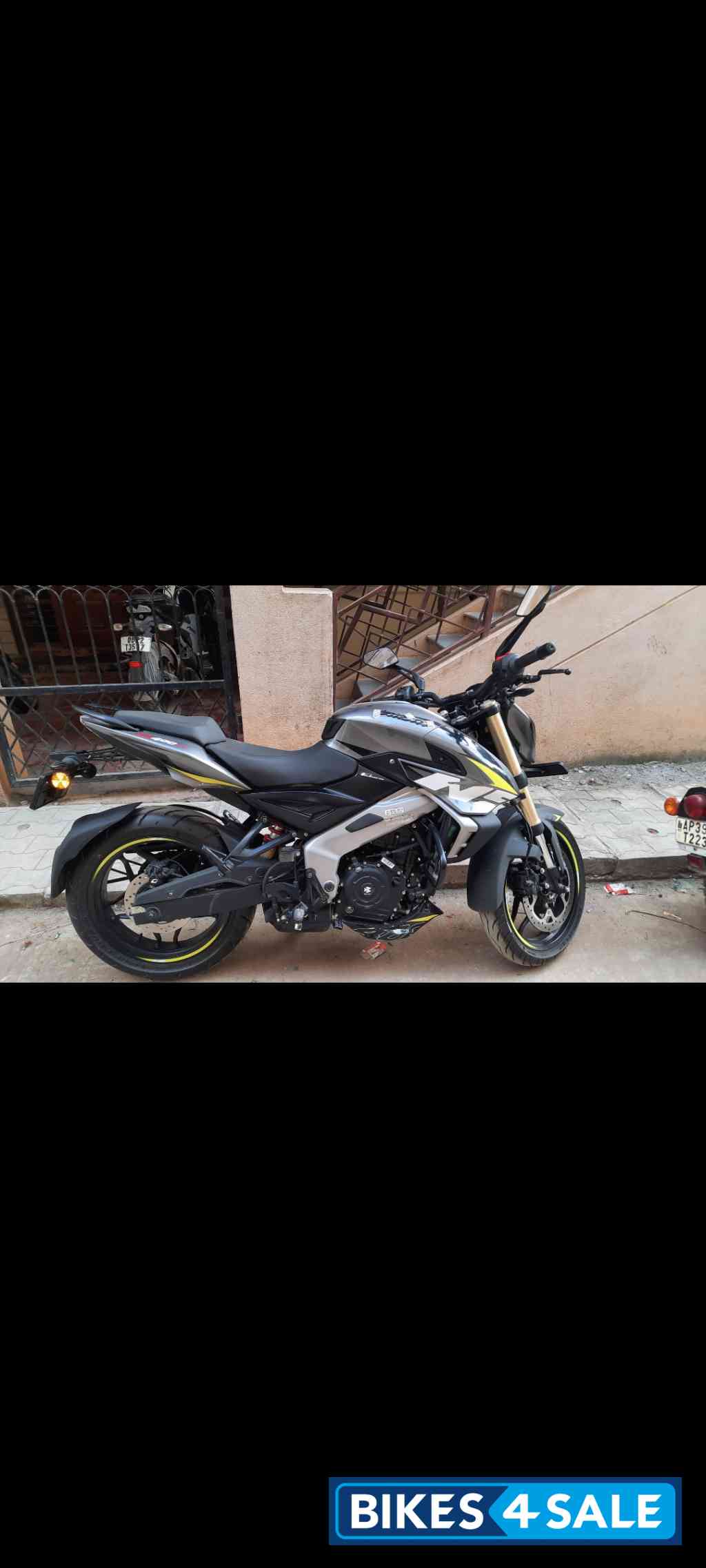 Pewter Gloss Grey Bajaj Pulsar NS400Z