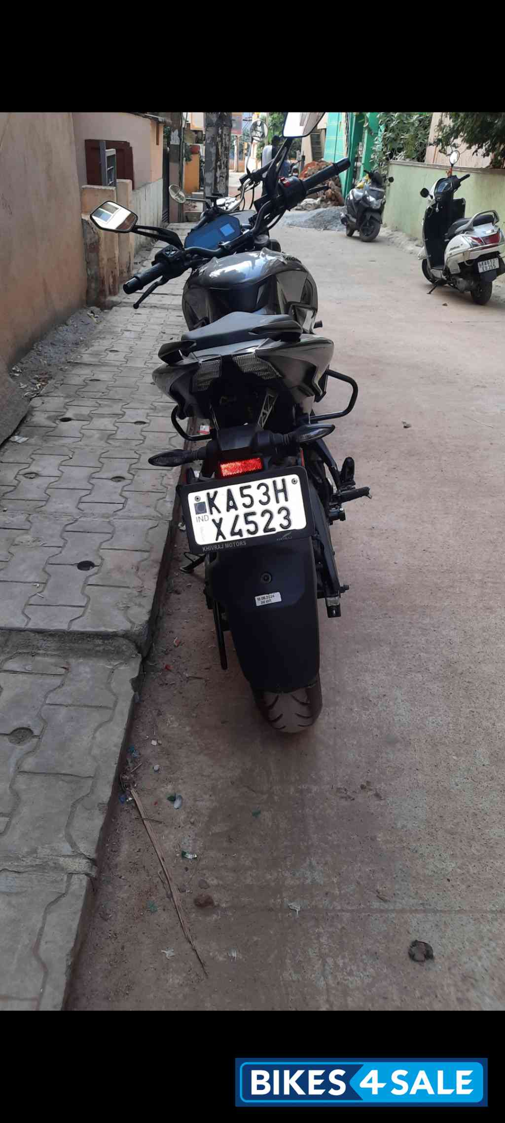 Pewter Gloss Grey Bajaj Pulsar NS400Z