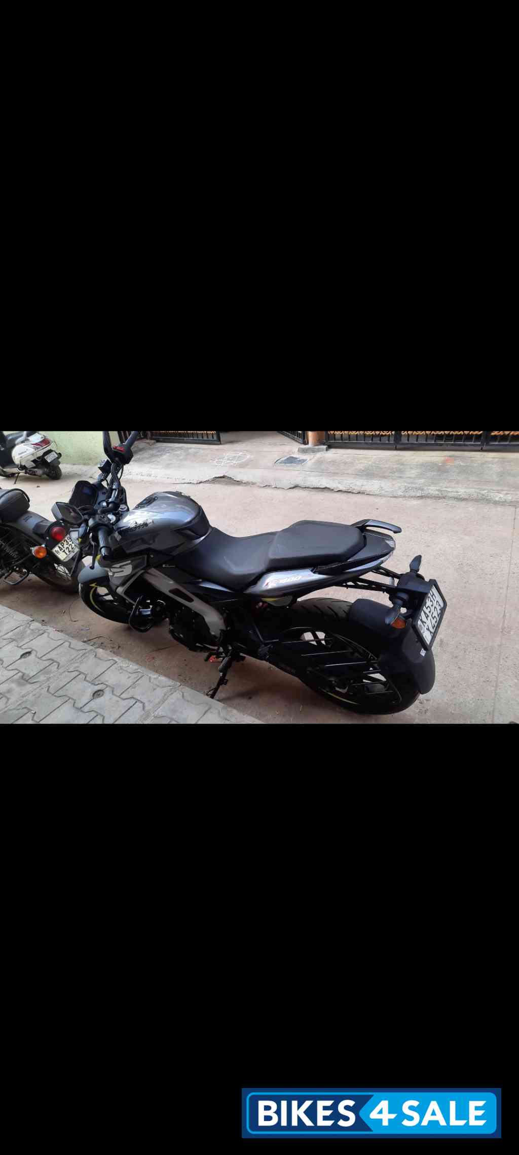 Pewter Gloss Grey Bajaj Pulsar NS400Z