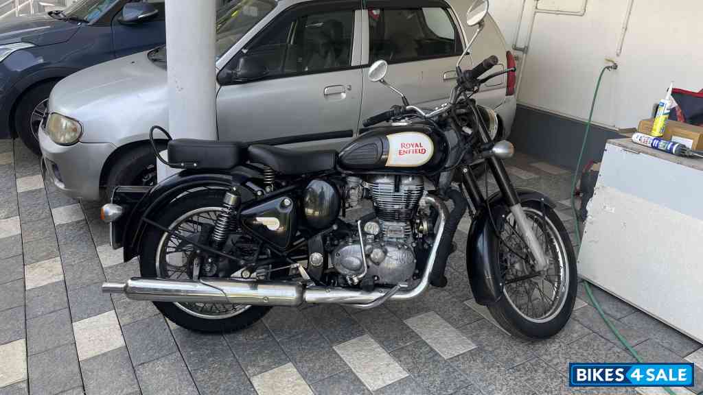 Black Royal Enfield Classic 350