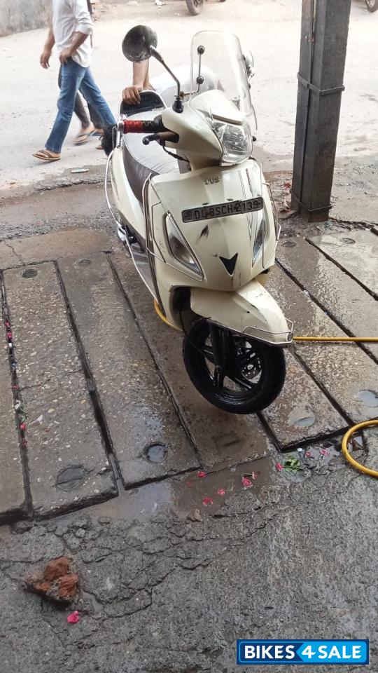 Cream TVS Jupiter Classic