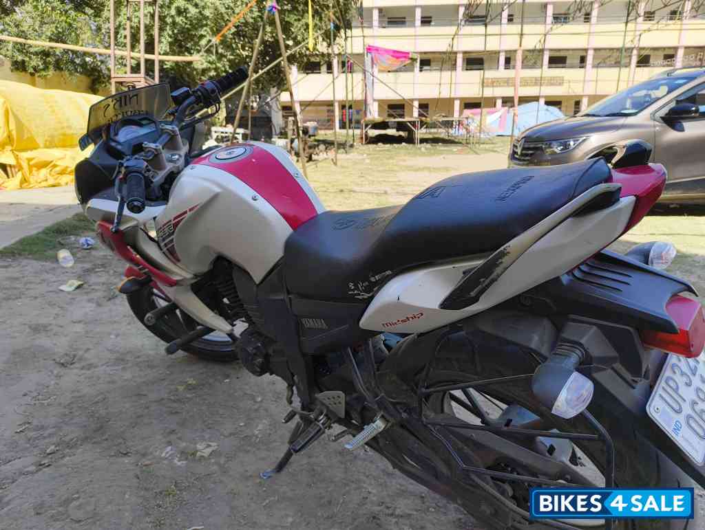 White And Red Yamaha Fazer