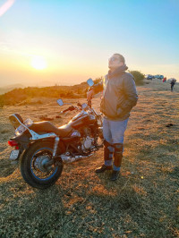 Black Bajaj Avenger 220 DTS-i