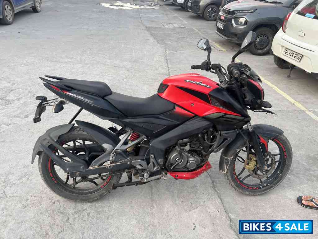 Red Bajaj Pulsar NS 160