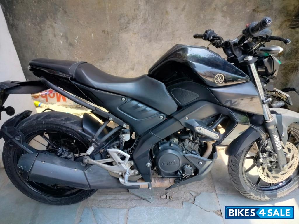 Metalic Black Yamaha MT-15 BS6