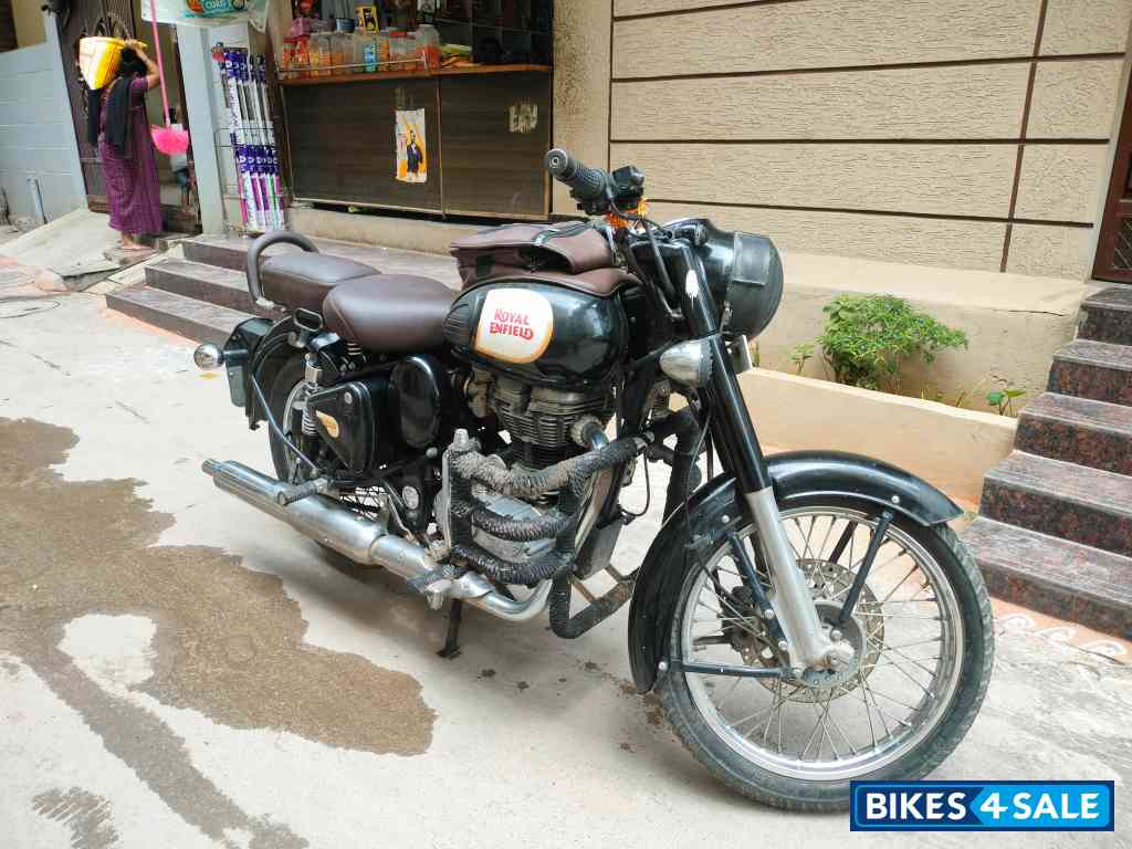 Black Royal Enfield Classic 350