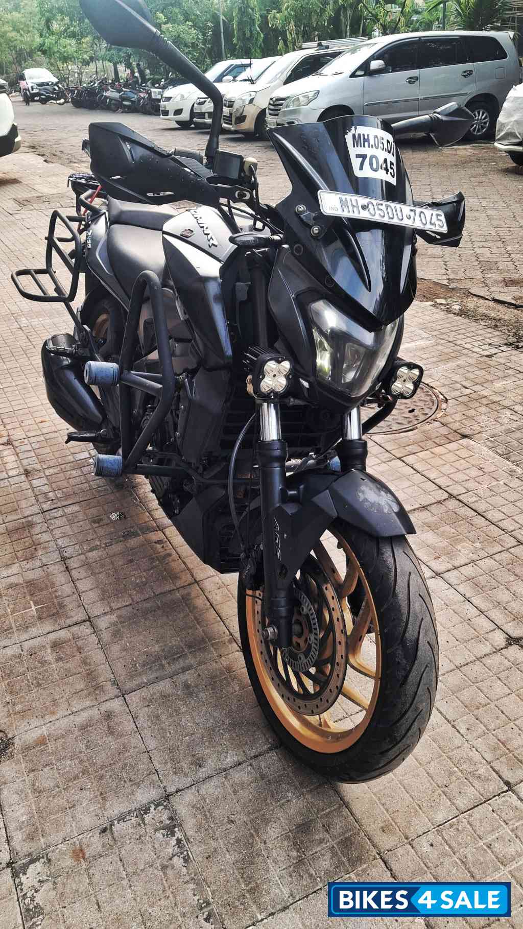 Bajaj Dominar 400