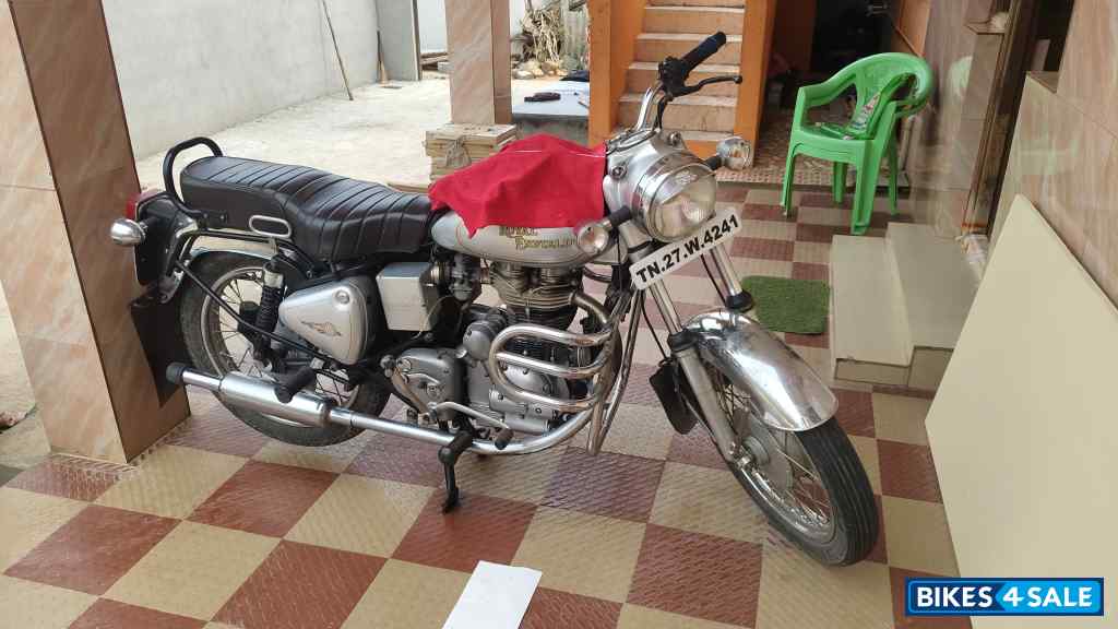 Solo/black Royal Enfield Bullet 350