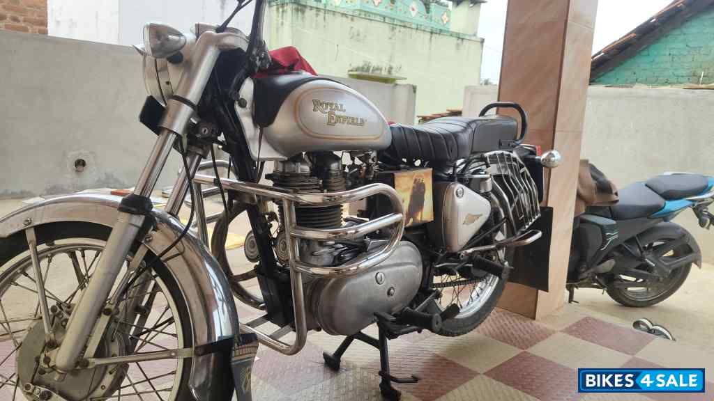 Solo/black Royal Enfield Bullet 350