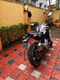 Pearl White Mettalic BMW G 310 R