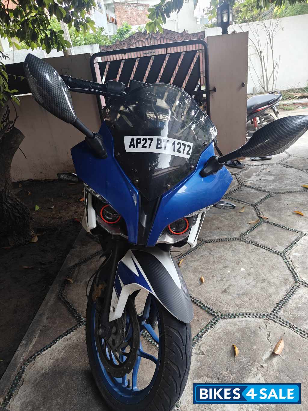 Bajaj Pulsar RS 200 ABS