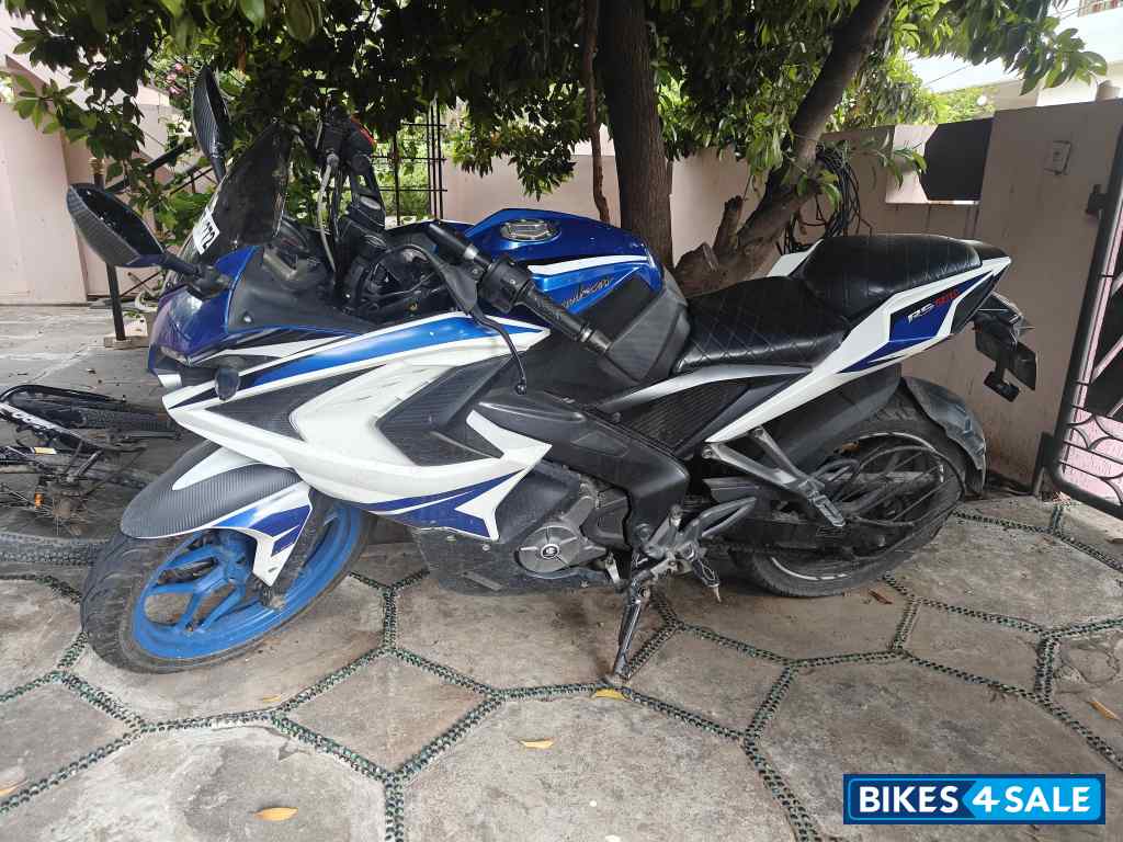 Bajaj Pulsar RS 200 ABS