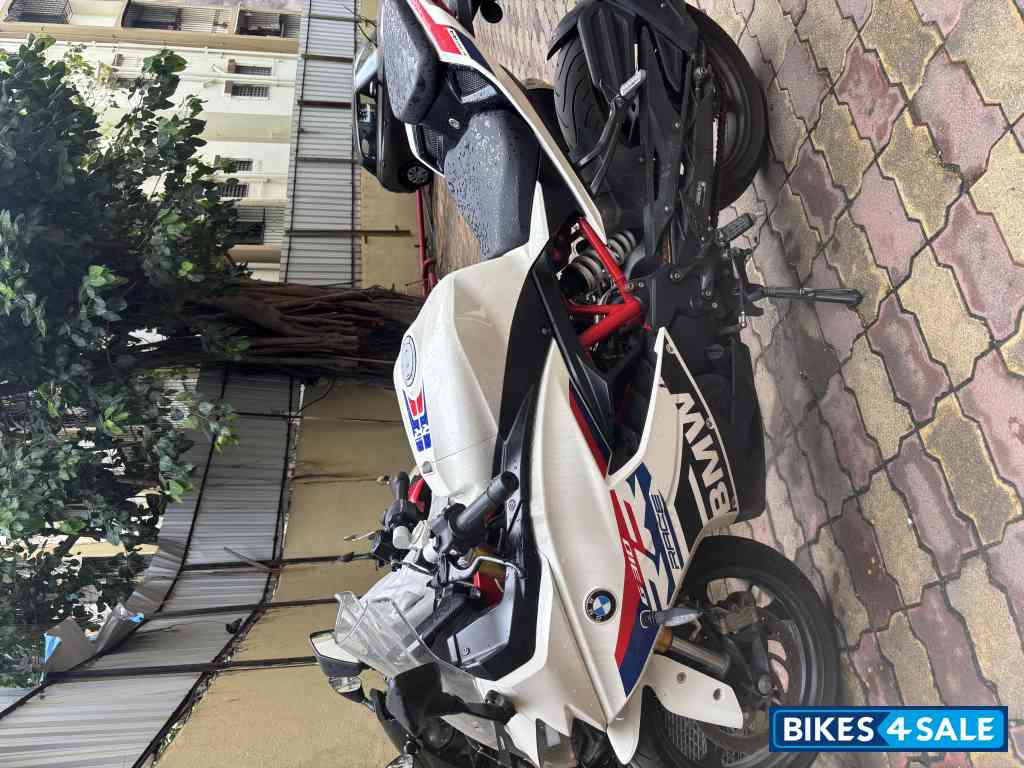 White BMW G 310 RR