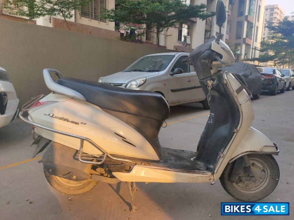 White Honda Activa 3G