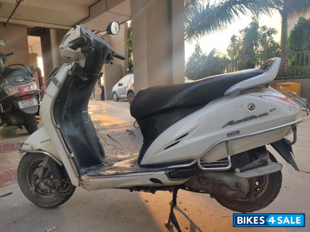 White Honda Activa 3G