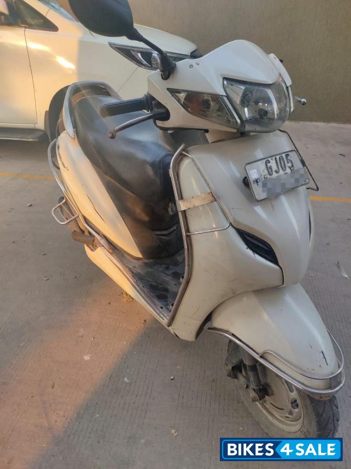 White Honda Activa 3G