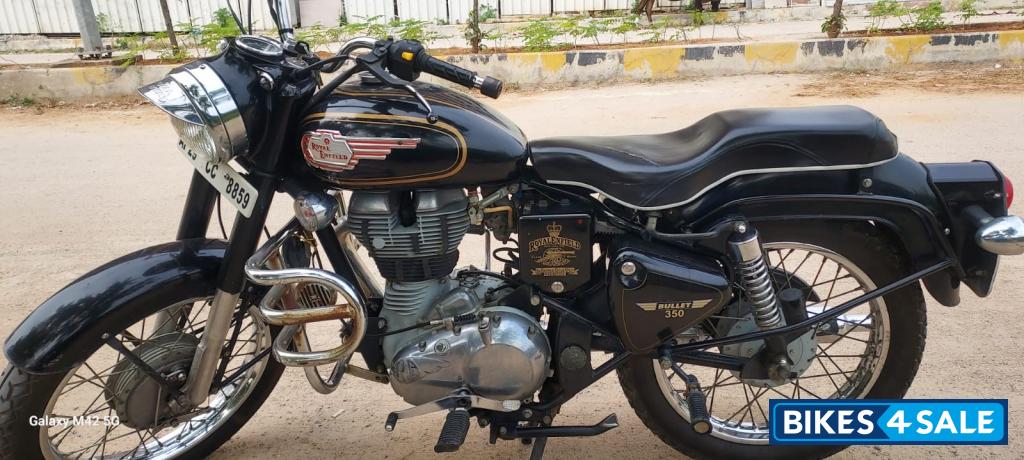 Black Royal Enfield Bullet Standard 350