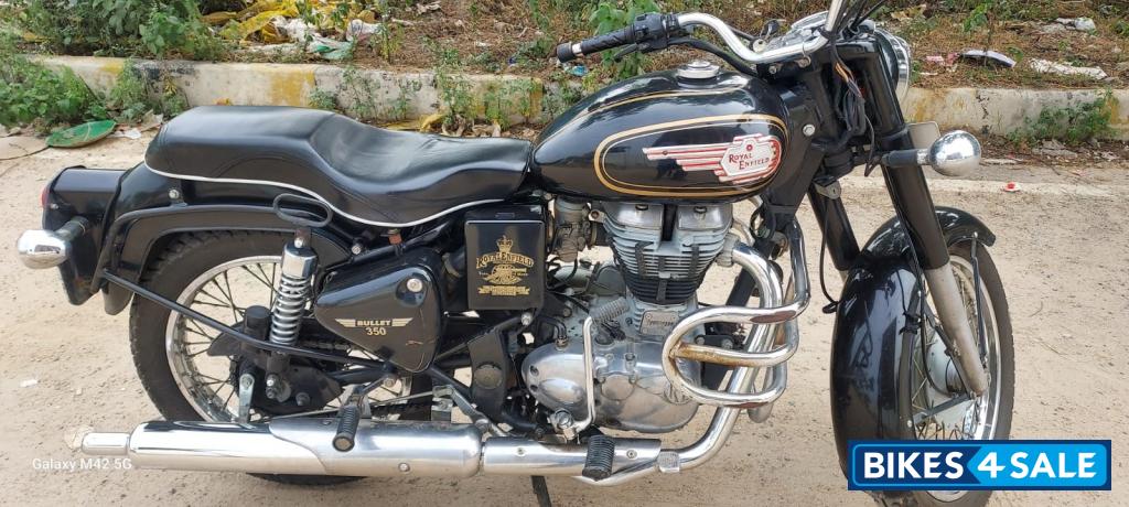 Black Royal Enfield Bullet Standard 350