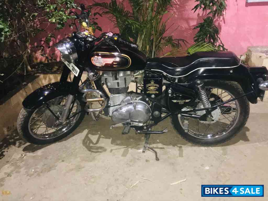 Black Royal Enfield Bullet Standard 350