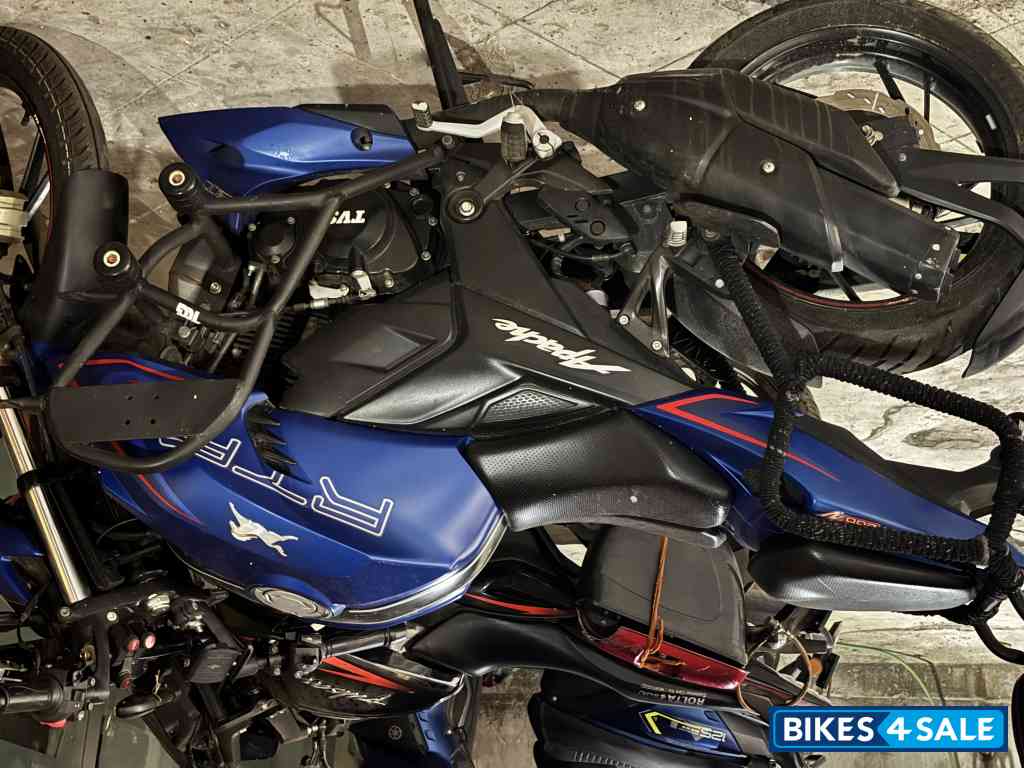 TVS Apache RTR 200 Fi 4V Race Edition 2.0