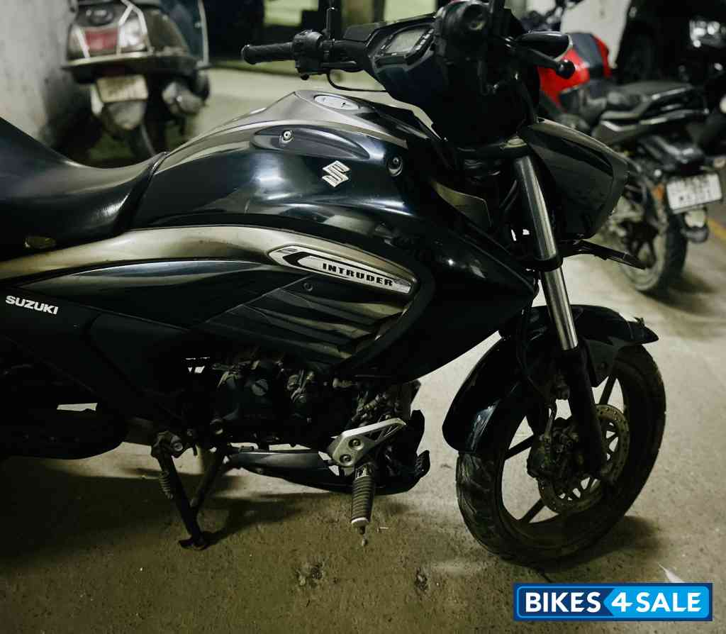 Black Suzuki Intruder 150