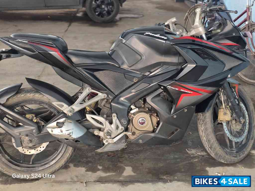 Bajaj Pulsar RS 200