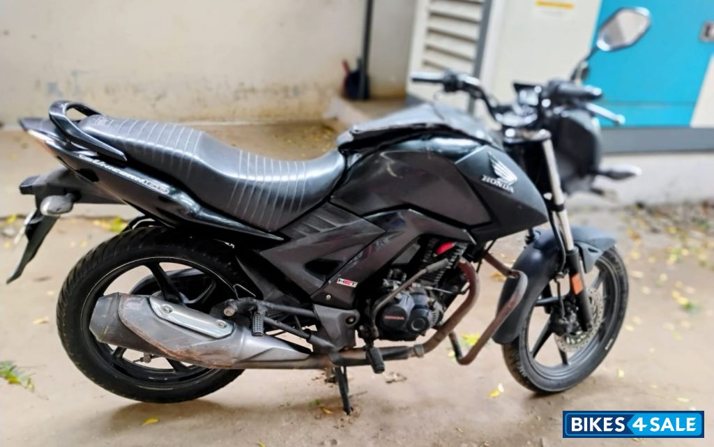 Black Honda CB Unicorn 160